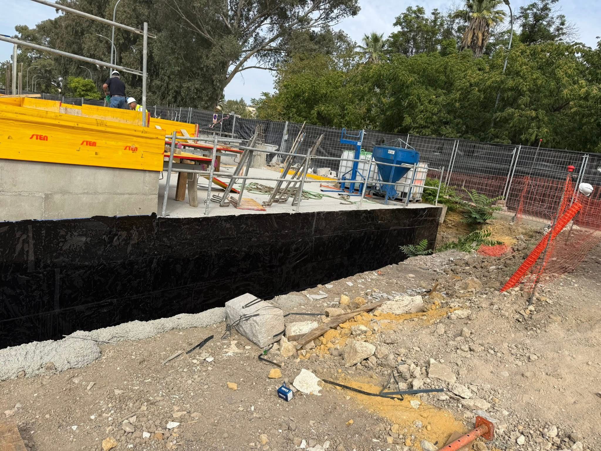 Polibreal en muro de contención 3